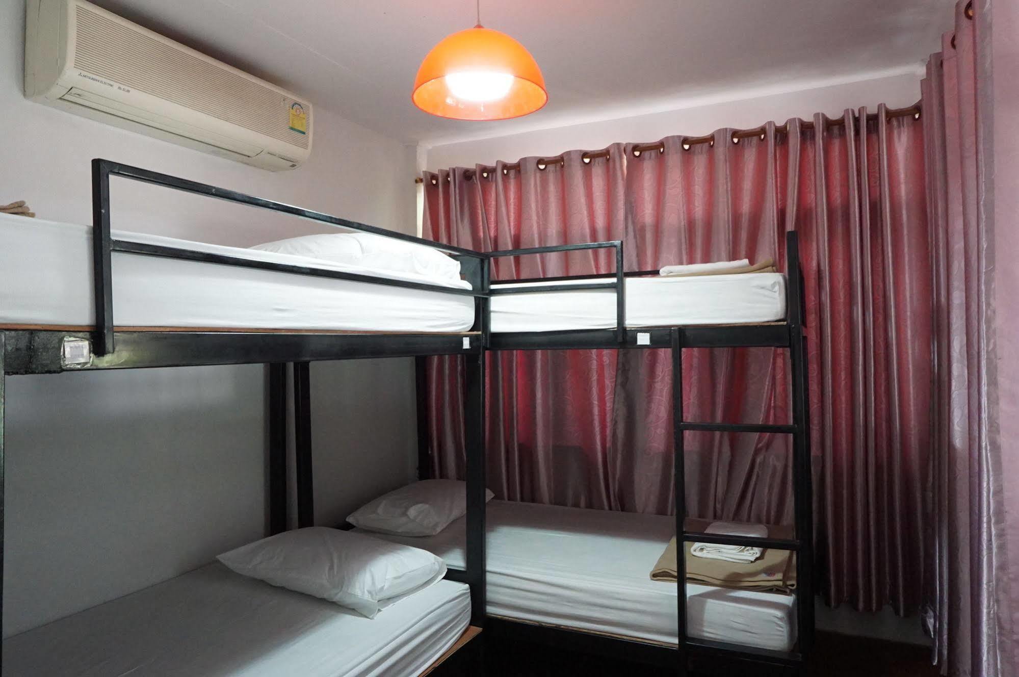 Baan Park Raak Backpacker Hostel 清邁 外观 照片